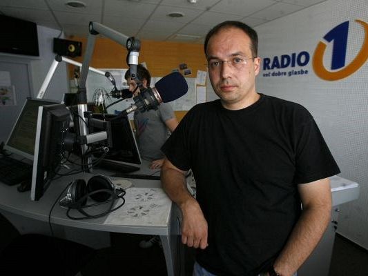 Radijske postaje trepetajo zaradi posla desetletja med medijskima mogotcema