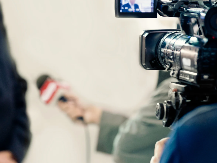 DNS ob uveljavitvi Emfe: Čas je za zakon o medijih!