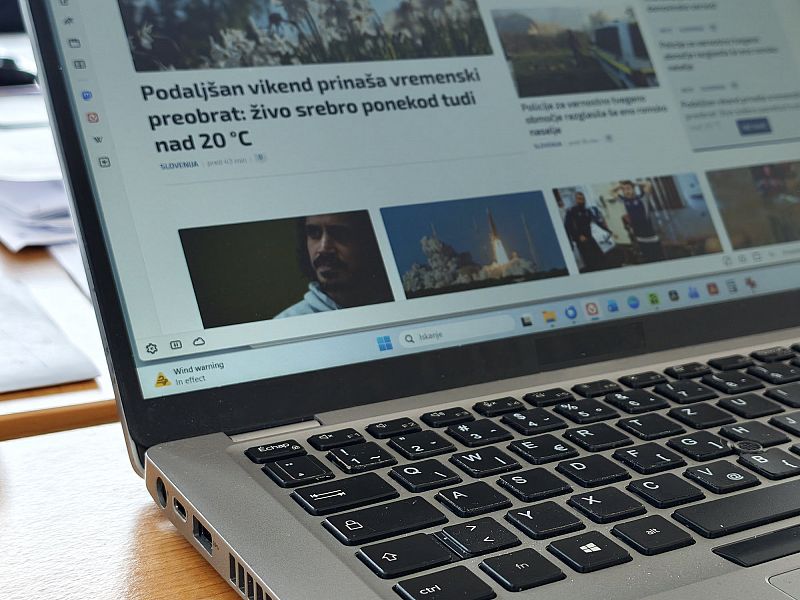 Samoprijava medijev pri ponudnikih zelo velikih platform, ki jo omogoča EMFA