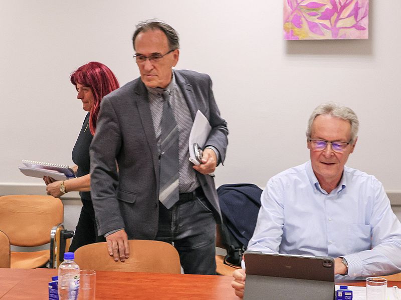 Društvo novinarjev Slovenije ostro obsoja zapiranje sej sveta UKC Maribor za javnost
