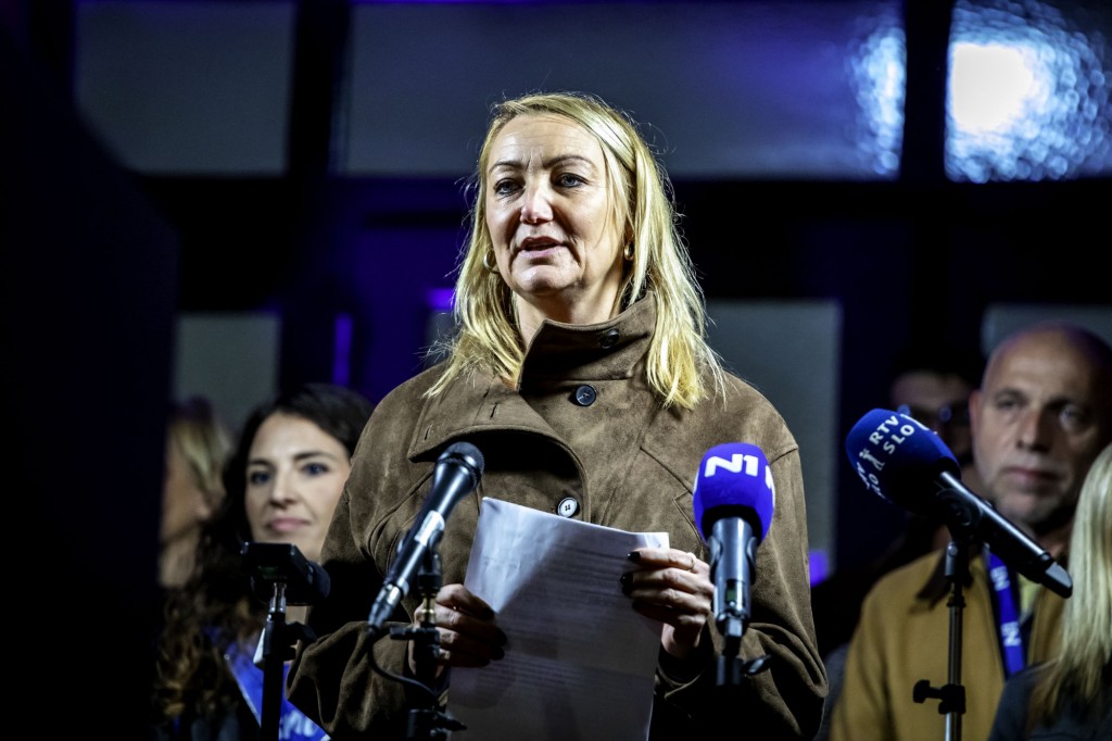 Pred sedežem N1 Slovenija je v torek, 20. oktobra, potekala novinarska konferenca v podporo novinarjem v Srbiji – še posebej v mediju Nova.rs, ki je pod hudimi pritiski – ter z zahtevo po spoštovanju uredniške avtonomije in medijske svobode v Sloveniji.


Na dogodku so govorili predstavniki Sindikata delavcev N1 Slovenija, Sindikata novinarjev Slovenije in Društva novinarjev Slovenije