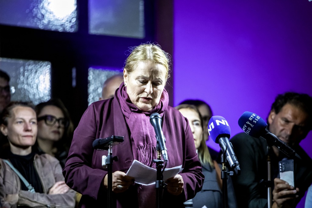 Pred sedežem N1 Slovenija je v torek, 20. oktobra, potekala novinarska konferenca v podporo novinarjem v Srbiji – še posebej v mediju Nova.rs, ki je pod hudimi pritiski – ter z zahtevo po spoštovanju uredniške avtonomije in medijske svobode v Sloveniji.


Na dogodku so govorili predstavniki Sindikata delavcev N1 Slovenija, Sindikata novinarjev Slovenije in Društva novinarjev Slovenije